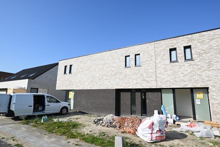 HALFOPEN nieuwbouwwoning in DORPSCENTRUM!