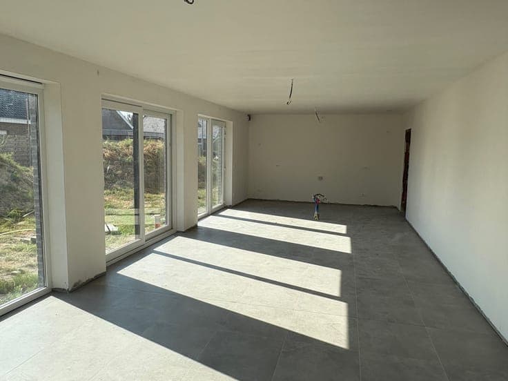 HALFOPEN nieuwbouwwoning in DORPSCENTRUM!