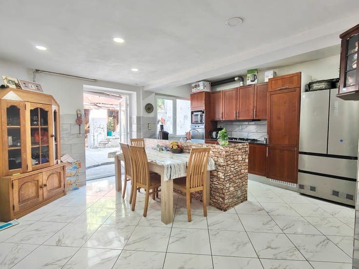 Single-family house for SALE