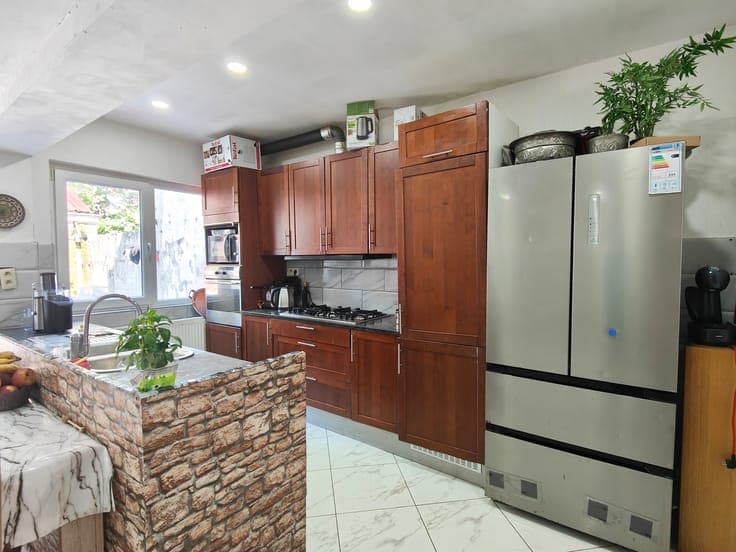 Single-family house for SALE