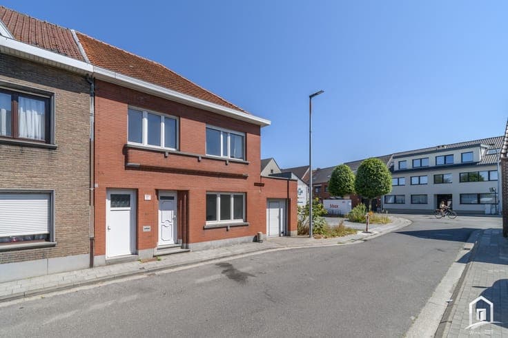 Ruime gezinswoning met 5 slaapkamers te Nieuwerkerken