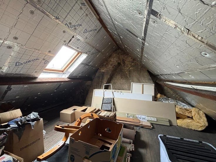 2-ROOM HOME IN NEED OF RENOVATION