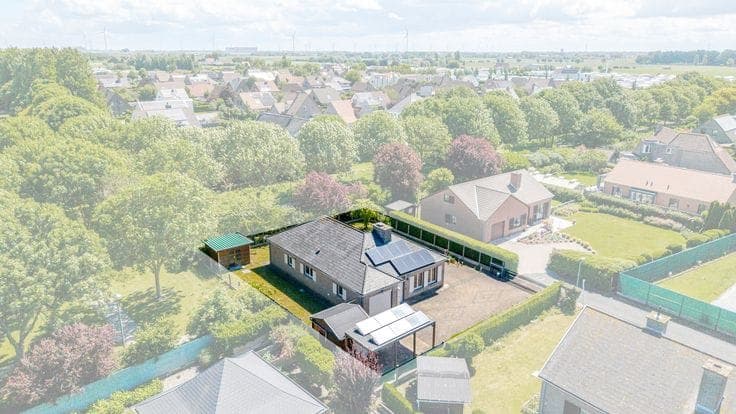 A bungalow in need of renovation with great potential, situ…