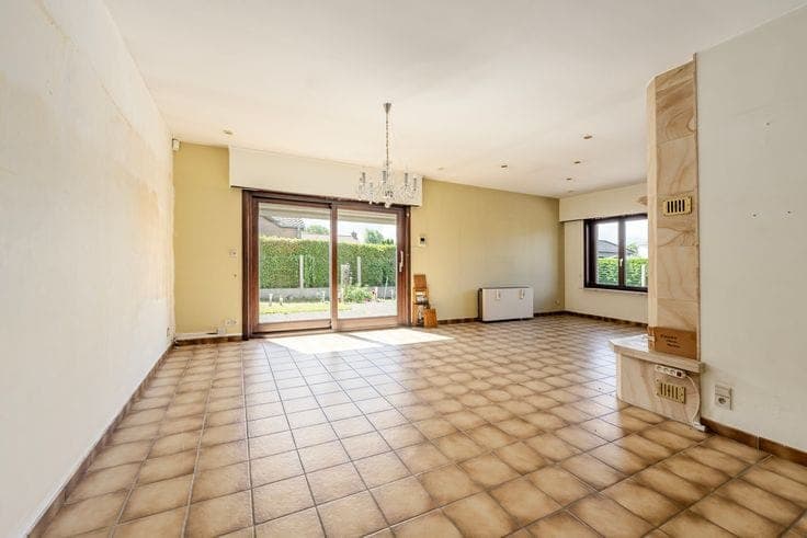 A bungalow in need of renovation with great potential, situ…