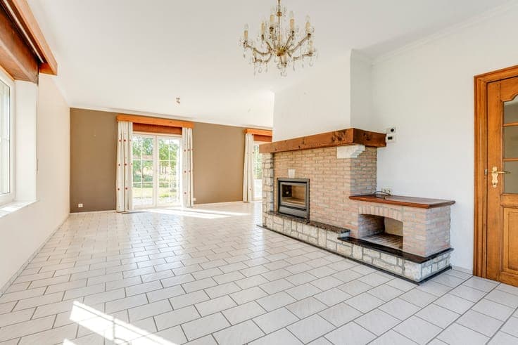 Stunning 5-bedroom villa with spacious grounds in Orp