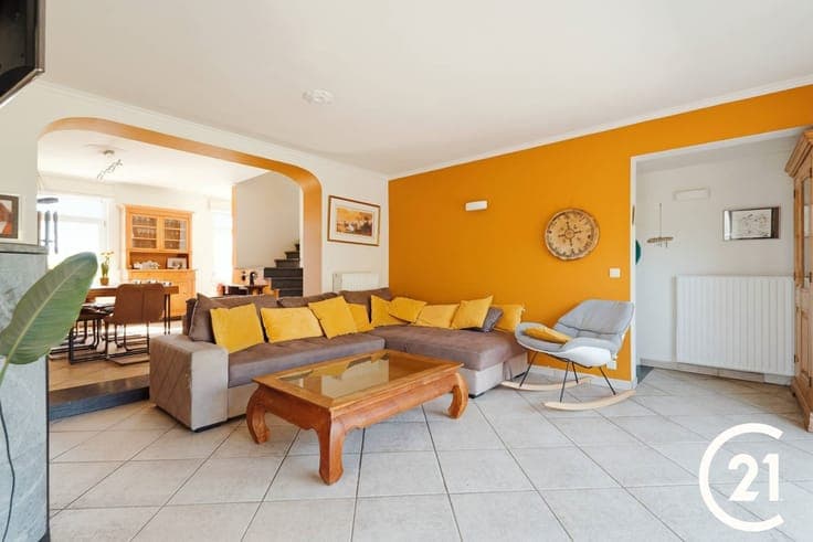 Vaste maison 4 chambres avec beau jardin