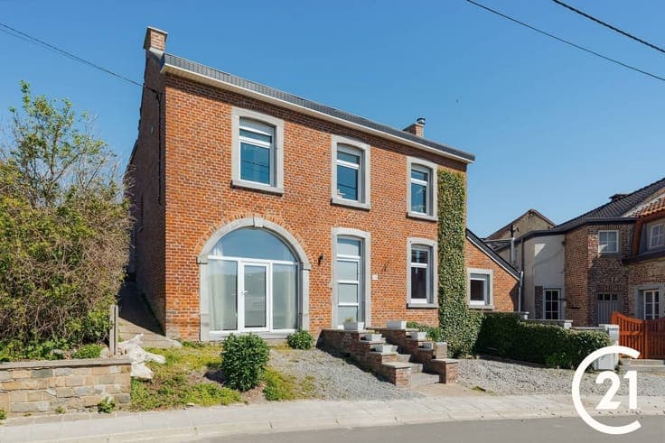 Vaste maison 4 chambres avec beau jardin