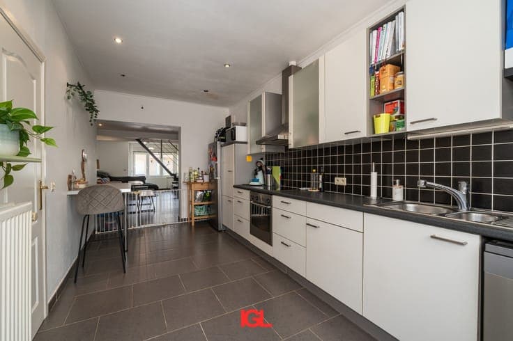 Move-in ready home with 2 bedrooms, garden and garage in ...