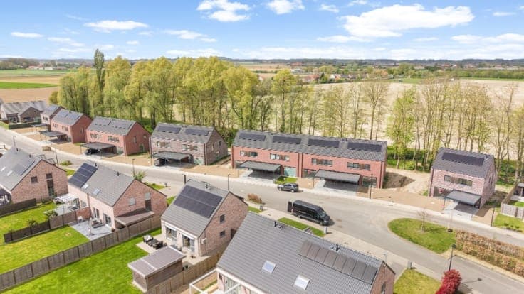 Volledig instapklare nieuwbouwwoning te koop in Neerwaasten!