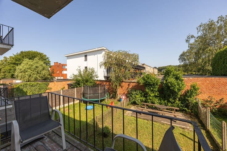 Gebouw met 2 appartementen, tuin en garage