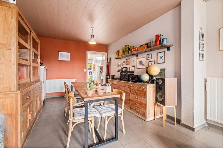 Surprisingly spacious home with sunny garden near Muziekbos
