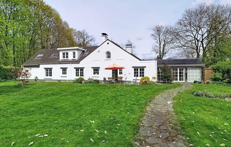 Lasne : villa spacieuse avec poss.prof.libérale