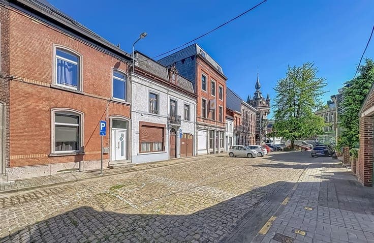 JOLIE ET GRANDE MAISON PLEINE DE CHARME