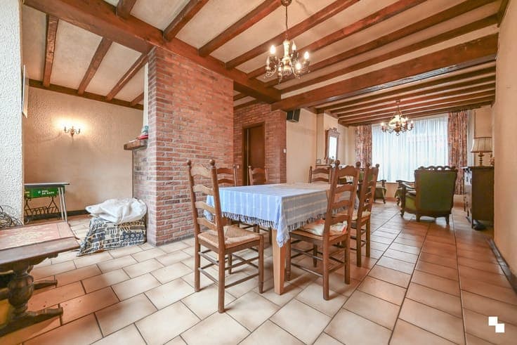 Zéér ruime ééngezinswoning met drie slaapkamers en bijgeb...