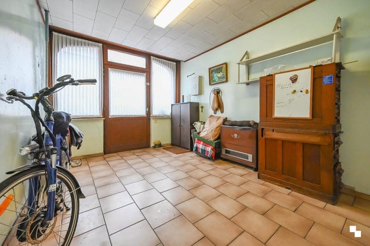 Zéér ruime ééngezinswoning met drie slaapkamers en bijgeb...