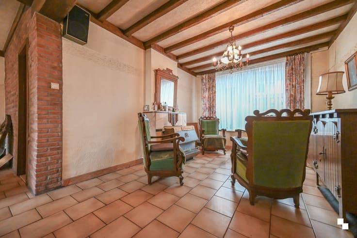Zéér ruime ééngezinswoning met drie slaapkamers en bijgeb...