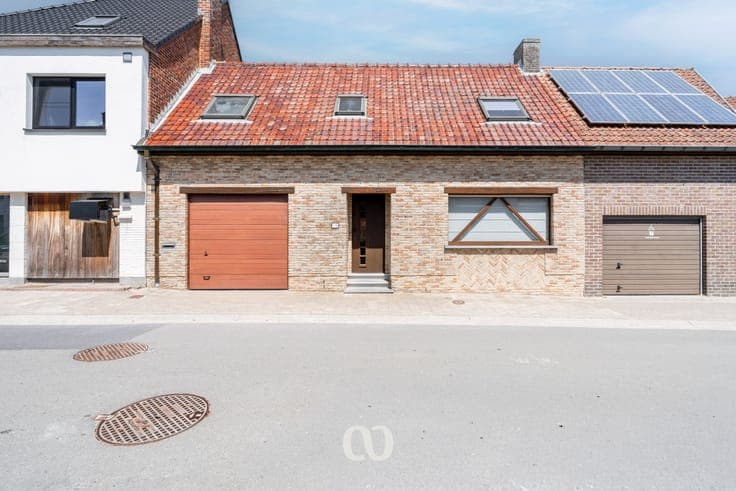 House with garage, meadow and sunny garden in Melden