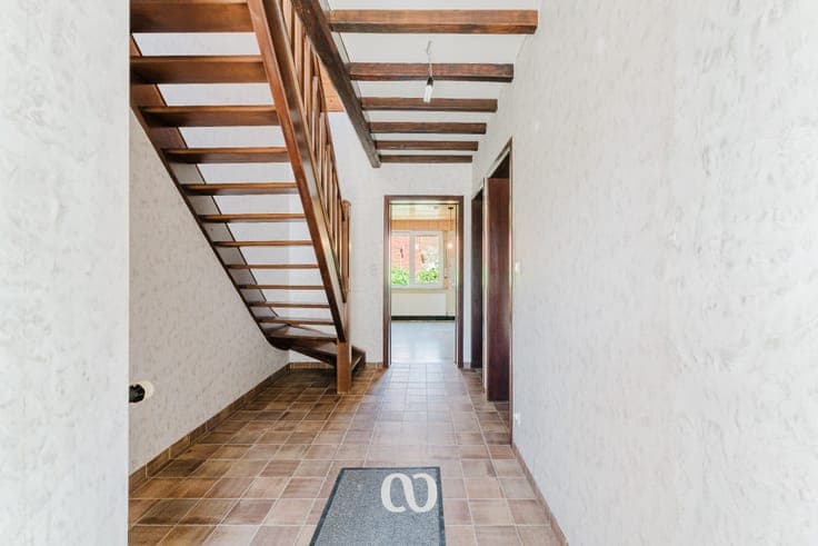 House with garage, meadow and sunny garden in Melden