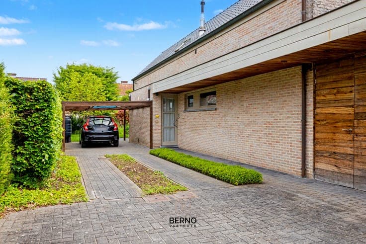 Rustig gelegen open bebouwing met ruime tuin