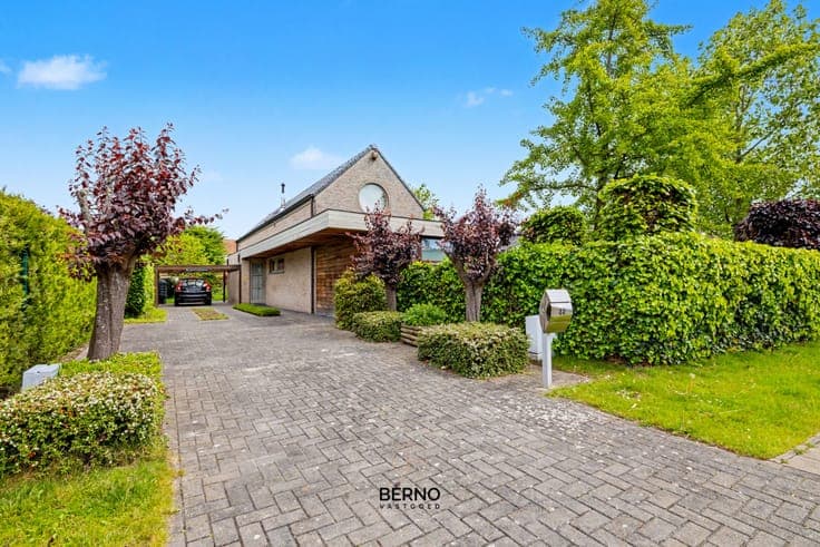 Rustig gelegen open bebouwing met ruime tuin