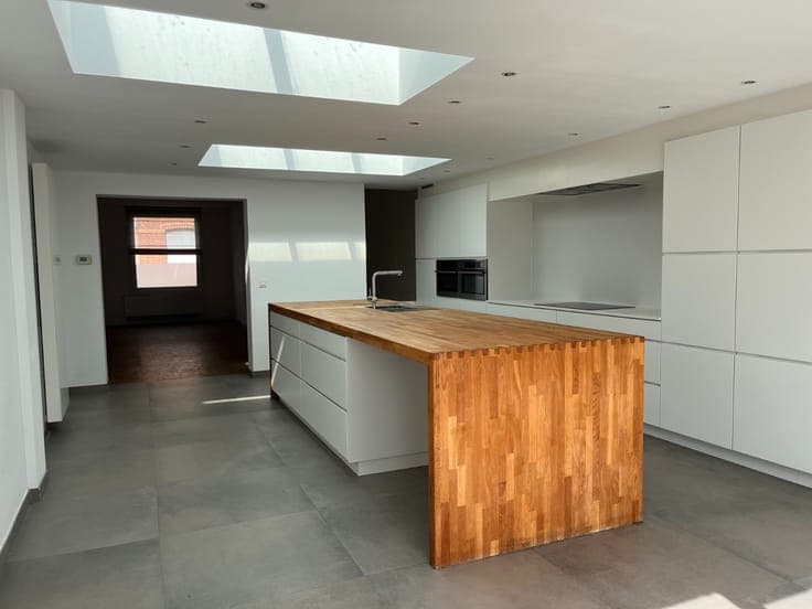 Stijlvol gerenoveerde woning te centrum Hemiksem