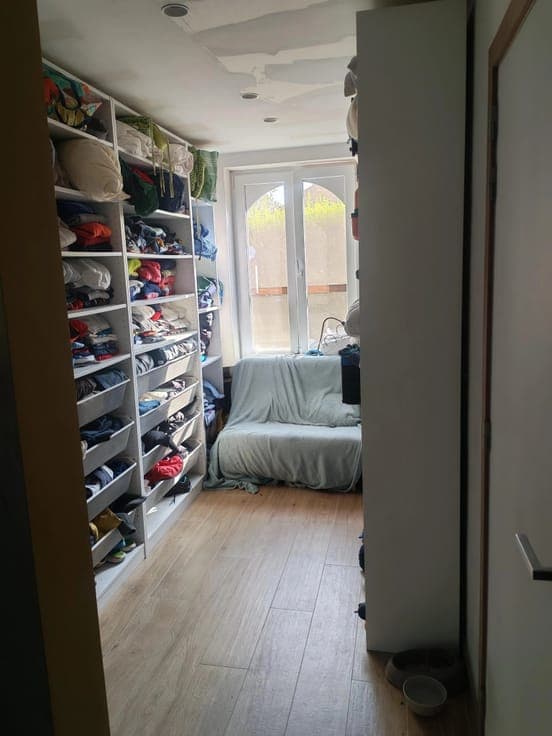 House 4 bed. in Frasnes-lez-Anvaing, enclosed garden