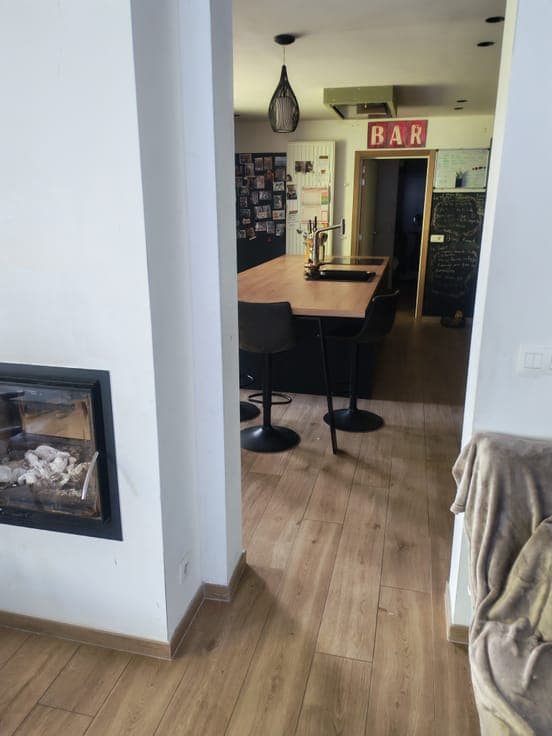 House 4 bed. in Frasnes-lez-Anvaing, enclosed garden