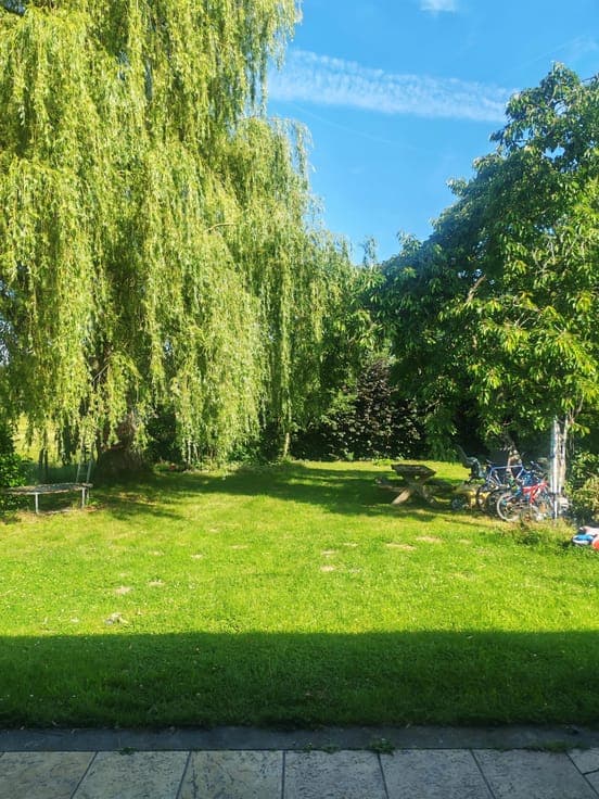 House 4 bed. in Frasnes-lez-Anvaing, enclosed garden