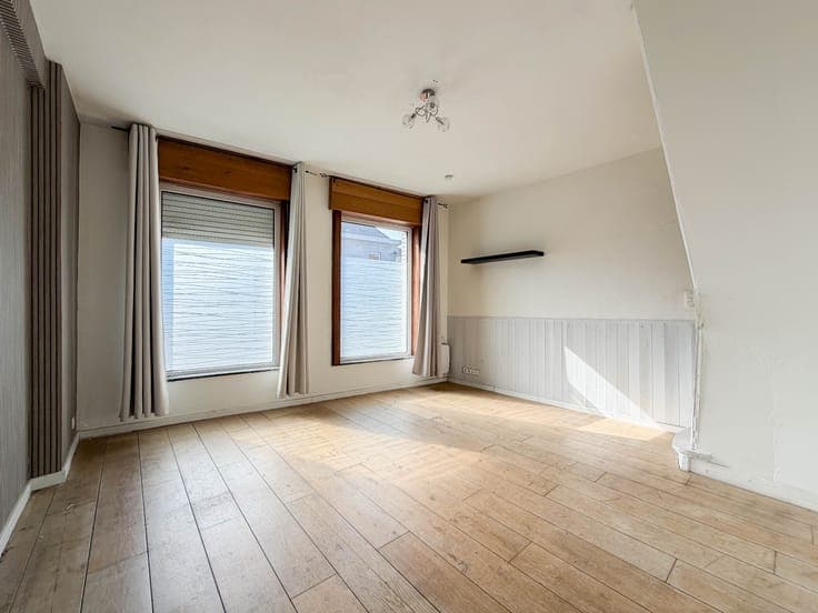 Te koop, verder af te werken opbrengsteigendom / starters...
