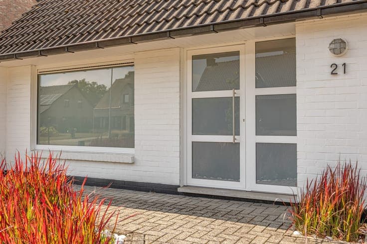 Karaktervolle villa met prachtige tuin en zwembad in dood...