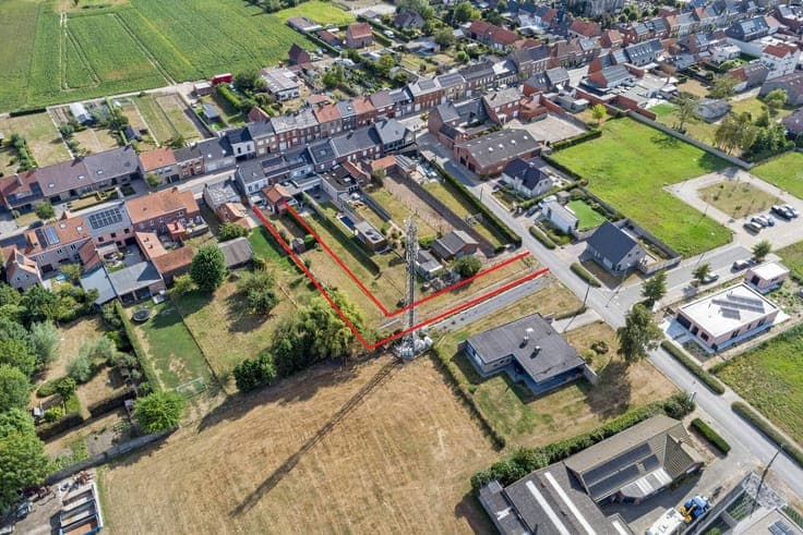 Charming house with sunny garden, 3 bedrooms and garage and