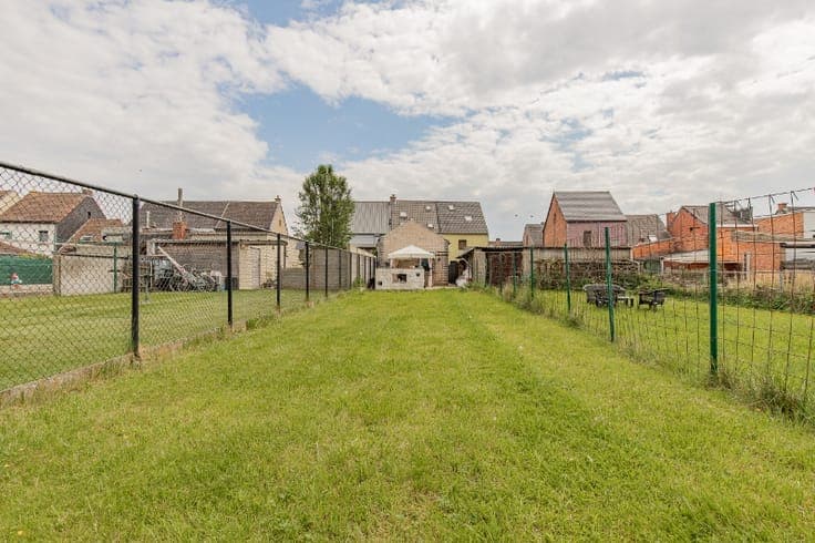 Energy-efficient family home (EPC B) with surprisingly sp...