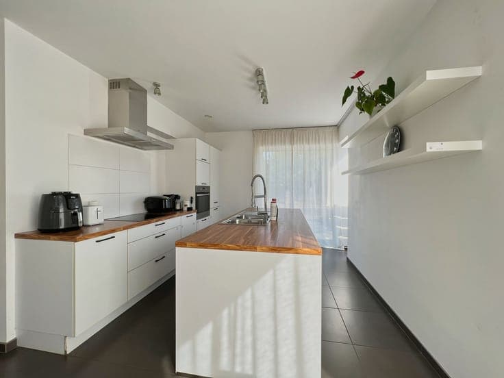 Recente, energiezuinige woning met zonnige tuin (344m²)!