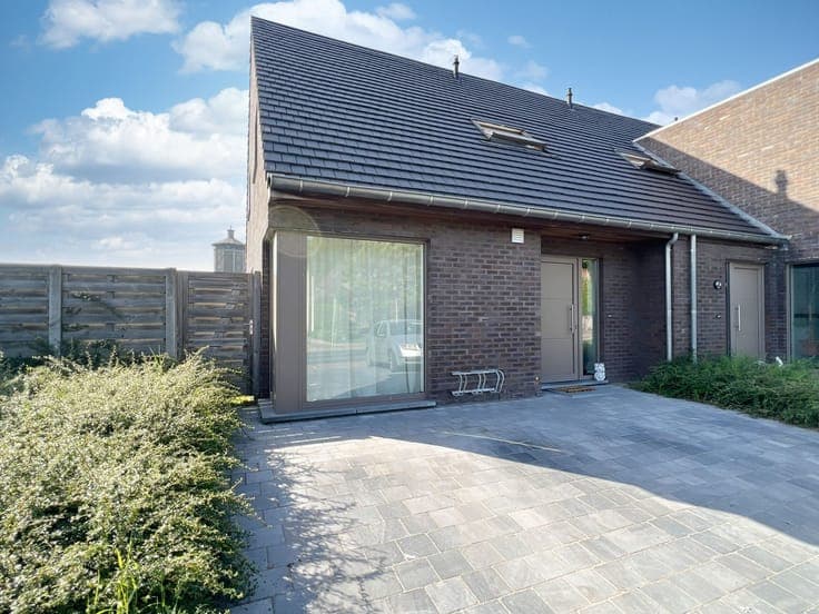 Recente, energiezuinige woning met zonnige tuin (344m²)!