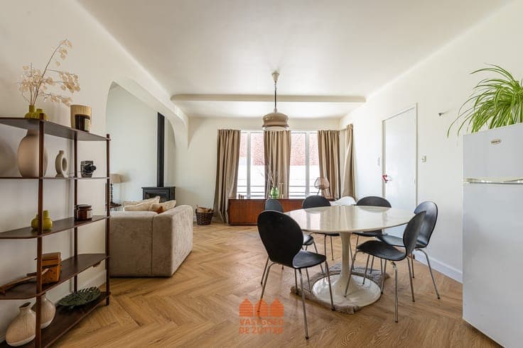 Halfopen woning met 3 slaapkamers op een perceel van 781 ...