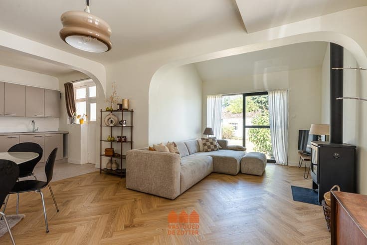 Halfopen woning met 3 slaapkamers op een perceel van 781 ...