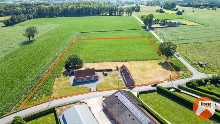 AALTER - Hoeve met schuur op 1,4HA