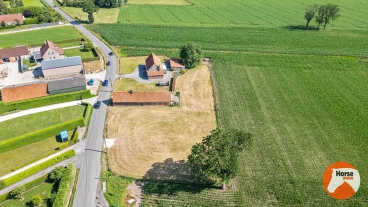 AALTER - Hoeve met schuur op 1,4HA