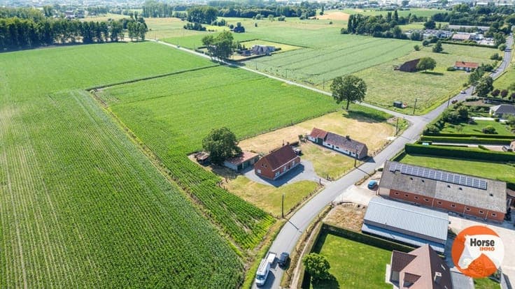 AALTER - Hoeve met schuur op 1,4HA