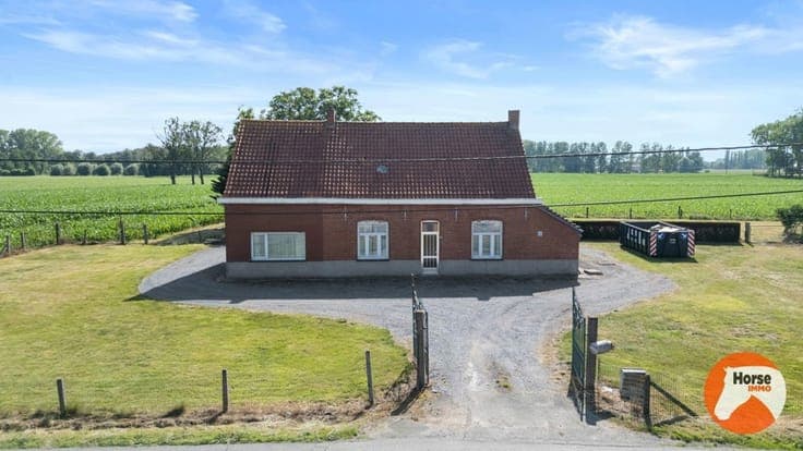 AALTER - Hoeve met schuur op 1,4HA