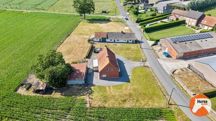 AALTER - Hoeve met schuur op 1,4HA