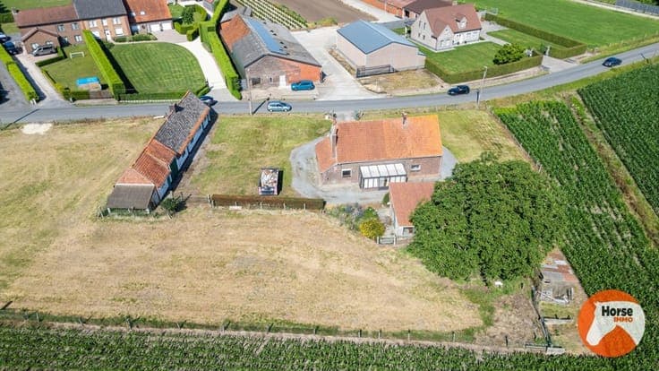 AALTER - Hoeve met schuur op 1,4HA
