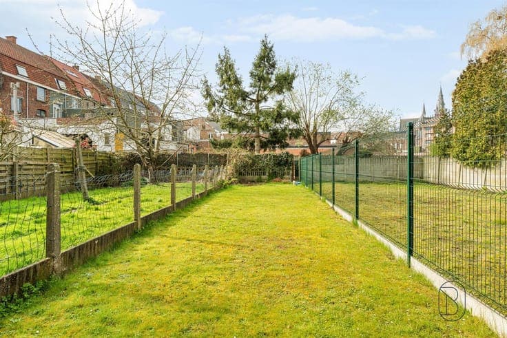 Centraal gelegen instapklare woning met 3 slpk & grote tuin