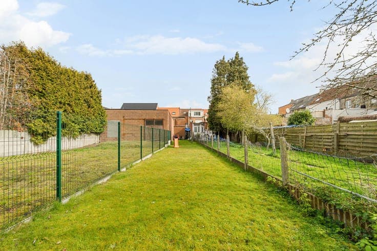 Centraal gelegen instapklare woning met 3 slpk & grote tuin