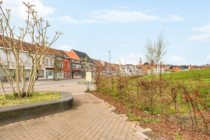 Centraal gelegen instapklare woning met 3 slpk & grote tuin