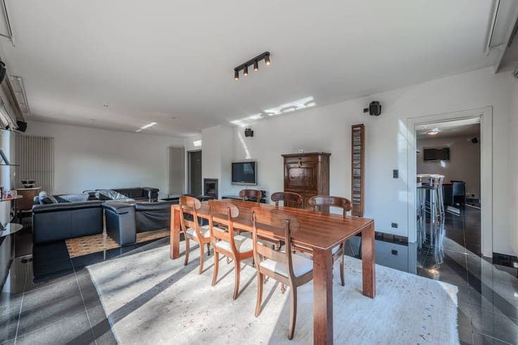 Beautiful 5 bedroom villa for sale in Nieuwpoort.