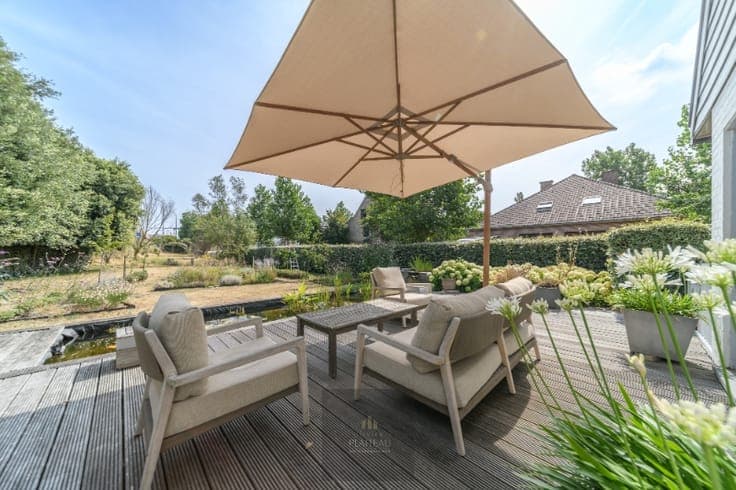 Charming Mi Casa villa with a sunny garden near the sea.