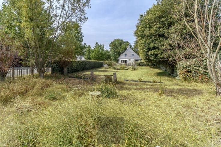 Charming Mi Casa villa with a sunny garden near the sea.