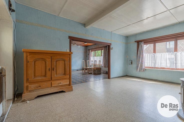 OOSTERZELE - Te renoveren woning met tal van mogelijkheden