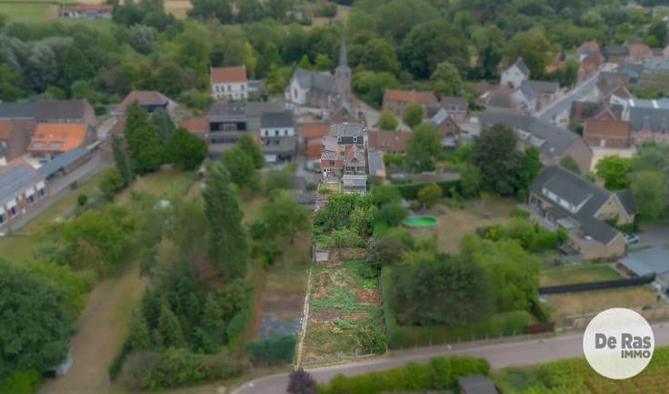 OOSTERZELE - Te renoveren woning met tal van mogelijkheden